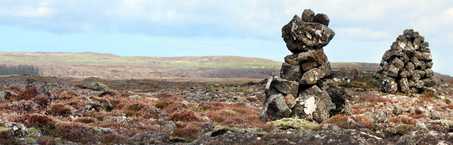 Vörður og varðaðar leiðir – Ferlir